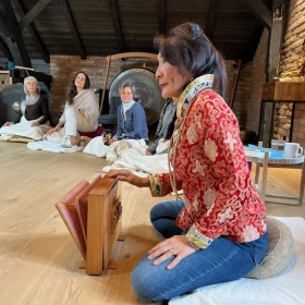Mantra Chanting & Jewel Tibet Dance mit Dechen Shak Dagsay