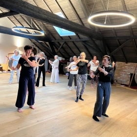 Shibashi Qi Gong mit Dechen Shak-Dagsay: In Balance durch Bewegung & Stille