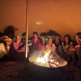 Frauen Ritual Zeit – Salz, Blüten & Kräuter