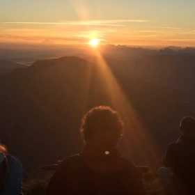 Frauen Ritual Zeit – Blumenkranz binden zur Tag-und-Nacht-Gleiche