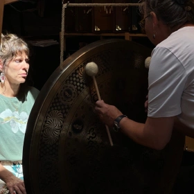 Gong (Reiber) Magie – Flumie Workshop | Fliessende Klänge bewusst gestalten