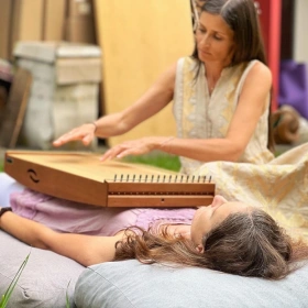 Heilklang erfahren – Einführungsworkshop für Monochord & Klangliege