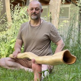 Didgeridoo-Spielen: Eine natürliche Lösung gegen Schnarchen und Schlafapnoe