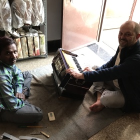 Was ist ein Harmonium? Herkunft, Aufbau und Funktionsweise