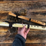 First Hawk Flöte in A-Moll | Pappel oder Spanische Zeder | 45 cm