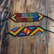 Ritualarmband aus Peru – handgewebt mit farbigen Glasperlen