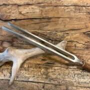 MEINL Stimmgabel aus Stahl | Erde