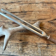 MEINL Stimmgabel aus Stahl | Merkur