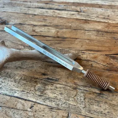 MEINL Stimmgabel aus Stahl | Synodischer Tag