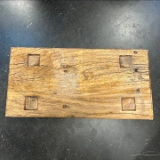 Schmaler Hocker aus indischem Recyclingholz – handgefertigt