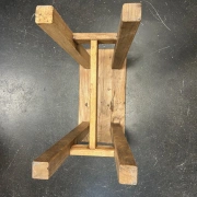 Schmaler Hocker aus indischem Recyclingholz – handgefertigt