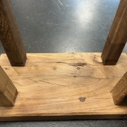 Schmaler Hocker aus indischem Recyclingholz – handgefertigt