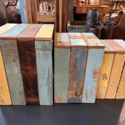 Trio-Tischlein aus Recyclingholz und Metall