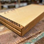 Monolina Monochord von feeltone in fünf Tonlagen C, D, F, G, A