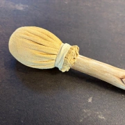 Schamanen-Trommelstock aus Tannenholz mit Lederklöppel
