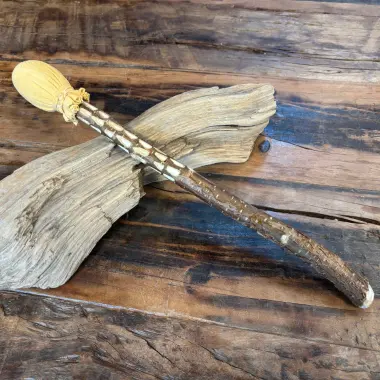 Trommelstock aus Hasel mit Lederklöppel
