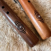 High Spirit Gebetsflöte Earth Tone in tiefem E - 432 Hz | spanische Zeder oder Walnuss