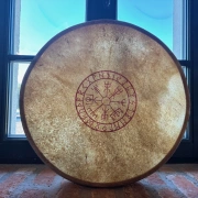 Schamanentrommel aus Rinderhaut mit Runenrad – 49 cm