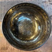 Tibetische Klangschale mit Blume des Lebens und Doppel-Vajra