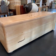 Schlitztrommel | Bass – F-Pentatonik | Ahorn | 10 Tonfelder | Klangliege
