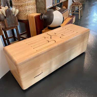 Schlitztrommel | Bass – F-Pentatonik | Ahorn | 10 Tonfelder | Klangliege