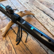 Gebetsflöte High Spirit in G-Moll | Raben Windblock | mit Türkisen | 54 cm