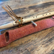 Gefilzte Flötentasche mit Steinperlen