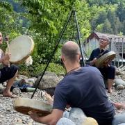 Trommelstock aus Serengeti Holz mit Buckelwal-Schnitzerei