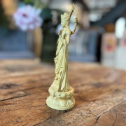 Handgeschnitzte Guan Yin Statue aus Buchsbaumholz