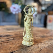 Handgeschnitzte Guan Yin Statue aus Buchsbaumholz