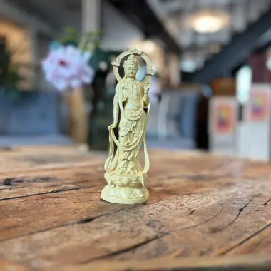 Handgeschnitzte Guan Yin Statue aus Buchsbaumholz