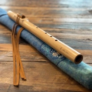 Gefilzte Flötentasche mit Muschel und Perlen
