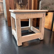 Mini-Hocker weiss aus indischem Recyclingholz – handgefertigtes Unikat