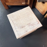 Mini-Hocker weiss aus indischem Recyclingholz – handgefertigtes Unikat
