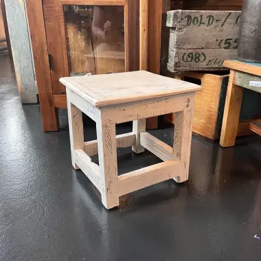 Mini-Hocker weiss aus indischem Recyclingholz – handgefertigtes Unikat