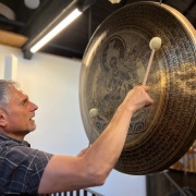 Gong Mallet mit Aststiel | Luna Vaia | Violet