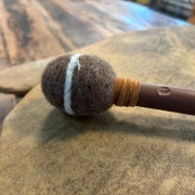 Trommelstock Serengeti-Holz mit Pferdekopf & Filzklöppel