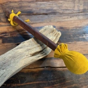 Trommelstock Serengeti-Holz mit Bärenkopf & Lederklöppel