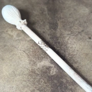 Trommelstock aus Holunderholz mit Lederklöppel und Brandverzierung