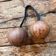 Thelevi Doppelball Rassel – Naturklang für Hand und Herz
