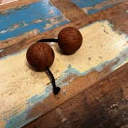 Thelevi Doppelball Rassel mit verstellbarer Schnurlängen