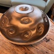 Handpan MAG | D Kurd Zyklop (13)