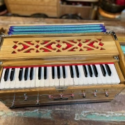 Harmonium | 3½ Oktaven | extra grosse Luftkammer | Teakholz | 432 Hz