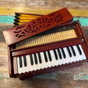 Radha Harmonium | 2¾ Oktaven | Zedernholz Edition | 440 Hz