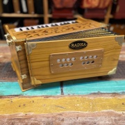 Radha OM Harmonium | 2.5 Oktaven | Teakholz | 440 & 432 Hz