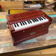 Radha Harmonium | 2¾ Oktaven | Zedernholz Edition | 440 Hz