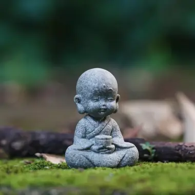 Figur | Buddha mit Töpfchen | Sandstein