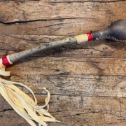 Rohhautrassel aus Bisonhaut