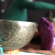 Tibetische Klangschale mit grüner Tara | ø 31 cm | Ton ~ A# 440 Hz