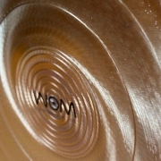 WOM KI Gong – Der Klang der inneren Weite | ø 90 cm | Edelstahl-Gong